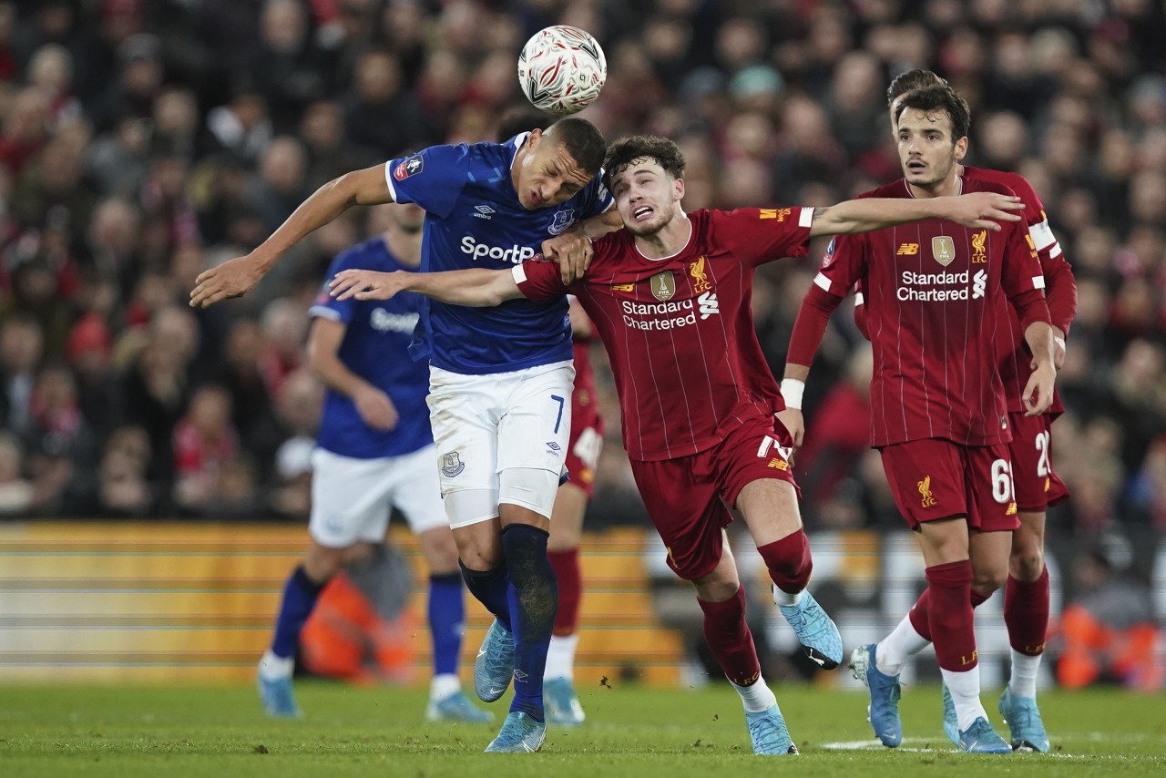 维尼修斯在所有体育场继续制造混乱